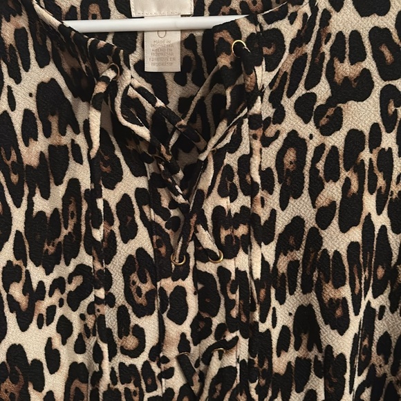 CHICO’S Animal print knit top. excellent condition. Size 0, XS peplum - Picture 3 of 9